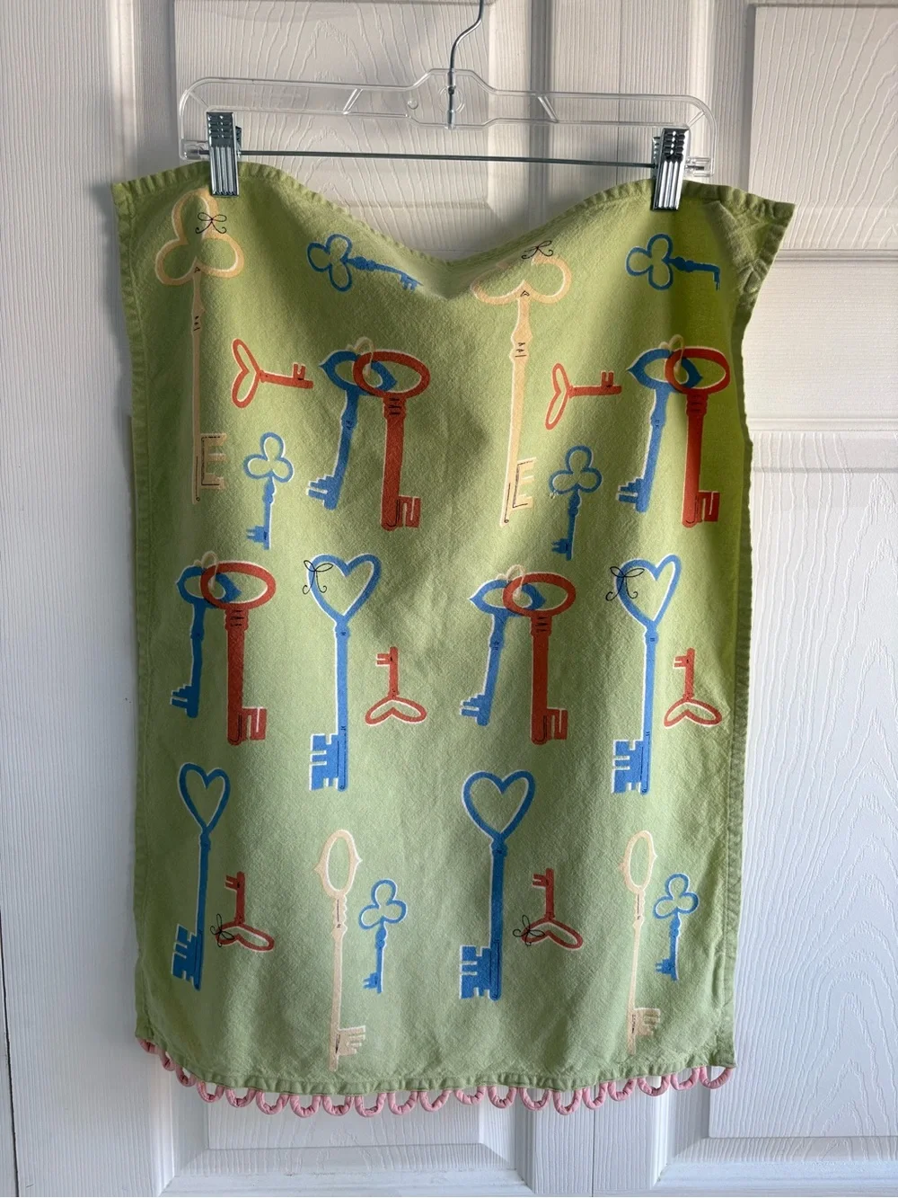 Anthropologie Whimsical Skeleton Heart Key Print Dish Towel Green Pink Trim Hole